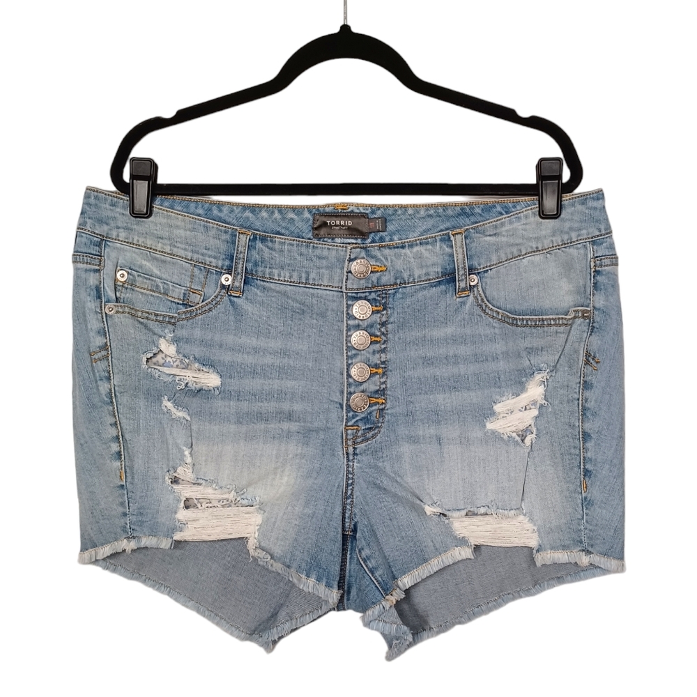 TORRID Light Blue Wash Distressed Raw Hem Button Fly Denim Jean Shorts 18